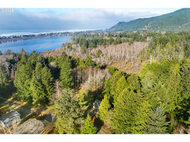1251 TIMBERLAKE Dr, Rockaway Beach, OR 97136