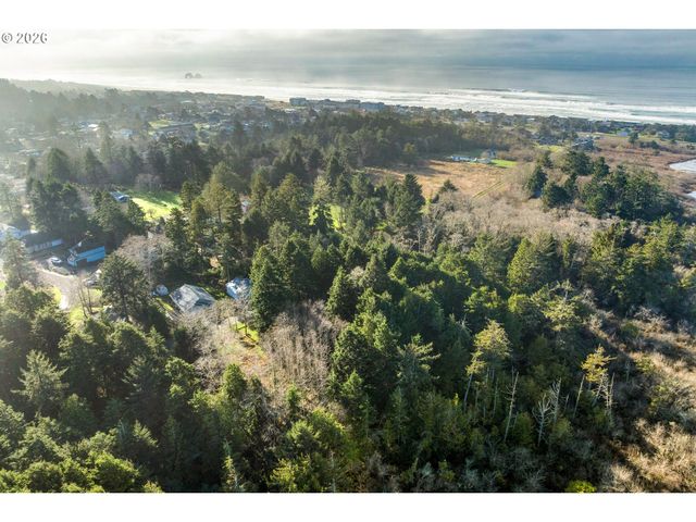 1251 TIMBERLAKE Dr, Rockaway Beach, OR 97136