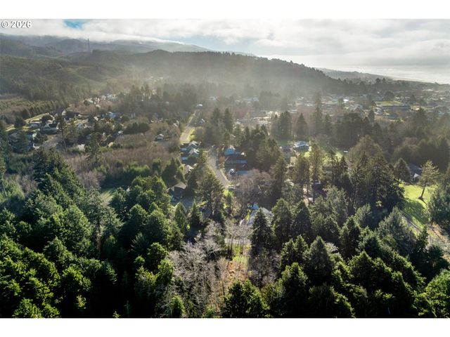 1251 TIMBERLAKE Dr, Rockaway Beach, OR 97136