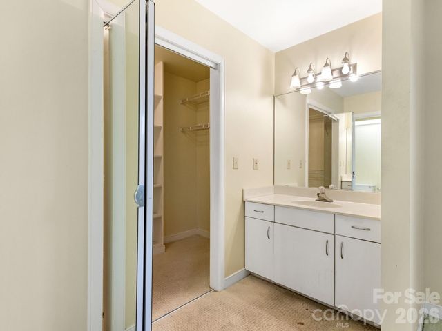 6516 Bentridge Drive, Charlotte, NC 28226