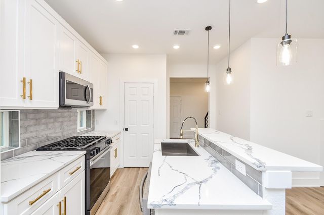 4911 Nichols Street, Houston, TX 77020