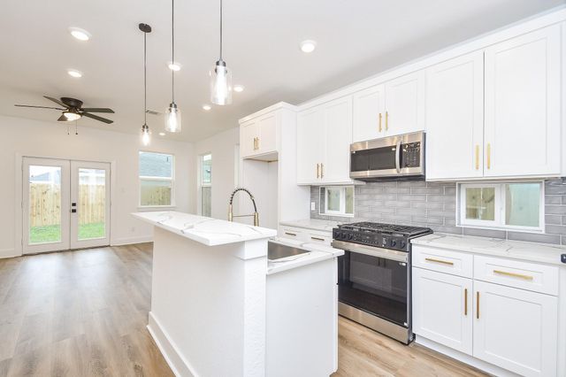 4911 Nichols Street, Houston, TX 77020