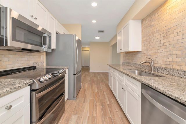 426 PINEVIEW DRIVE, Venice, FL 34293