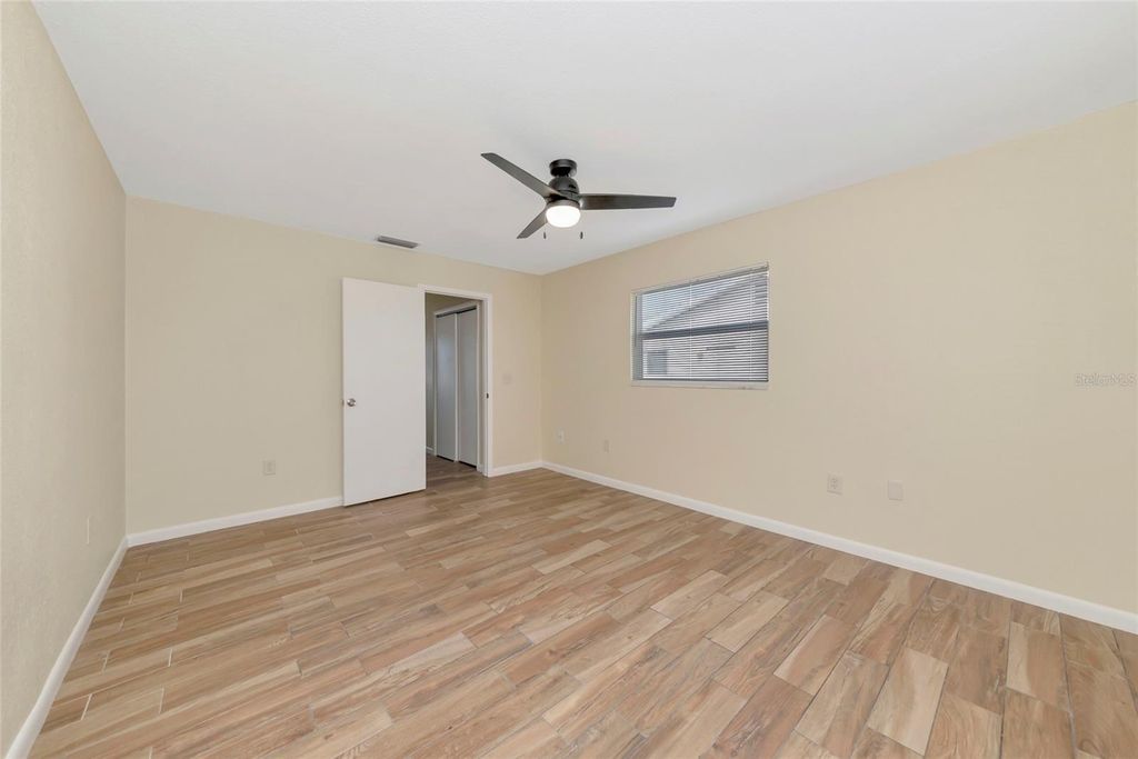 Image 15 of property listing at 426 PINEVIEW DRIVE, Venice, FL 34293