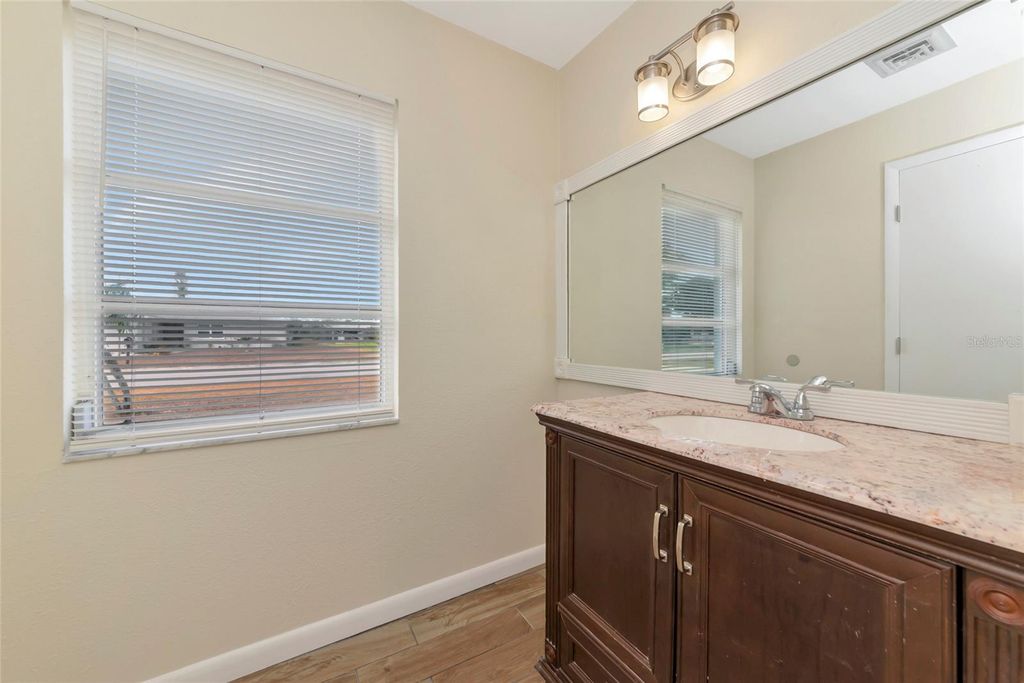 Image 16 of property listing at 426 PINEVIEW DRIVE, Venice, FL 34293