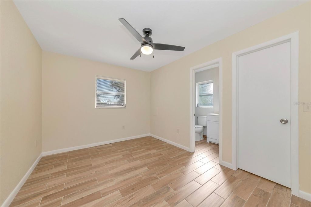 Image 19 of property listing at 426 PINEVIEW DRIVE, Venice, FL 34293