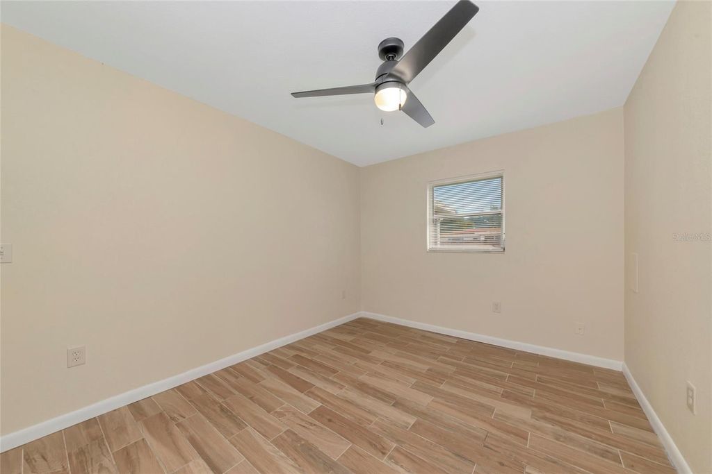 Image 22 of property listing at 426 PINEVIEW DRIVE, Venice, FL 34293