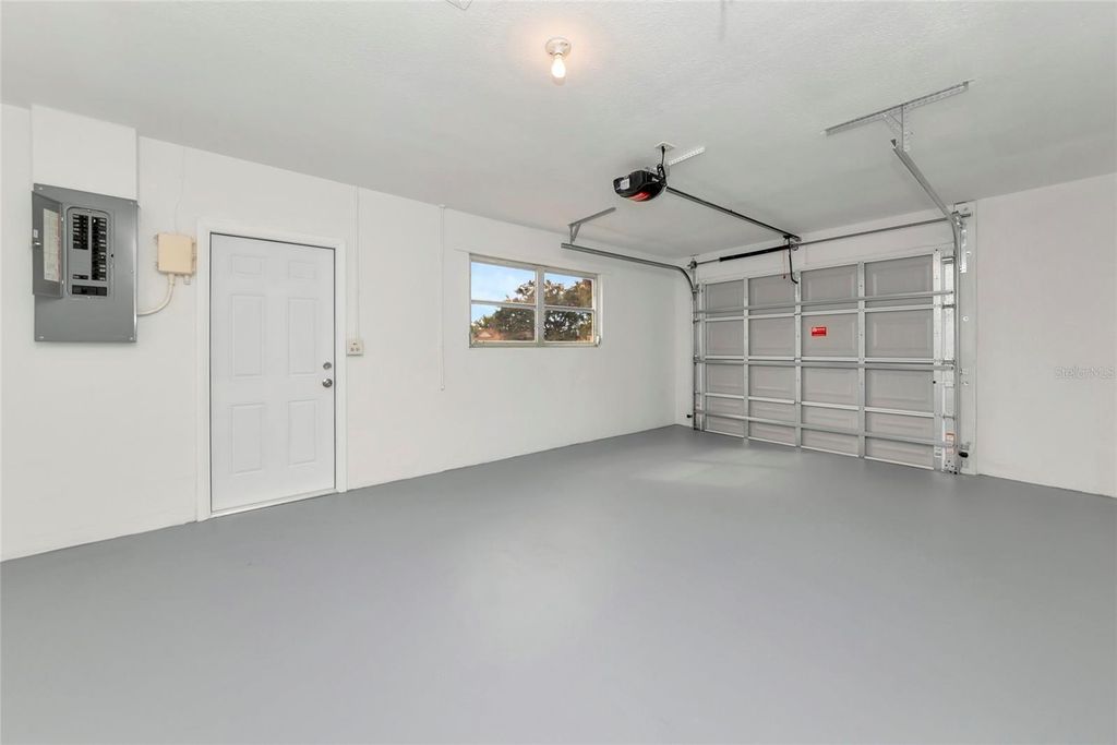 Image 30 of property listing at 426 PINEVIEW DRIVE, Venice, FL 34293