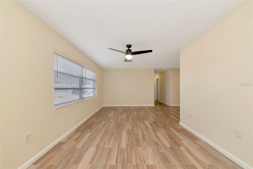 Image 5 of property listing at 426 PINEVIEW DRIVE, Venice, FL 34293