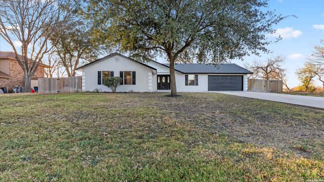 300 RIDGE CREST DR, Seguin, TX 78155
