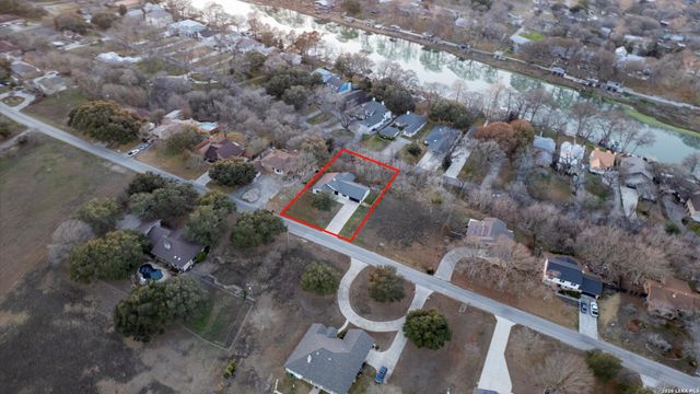 300 RIDGE CREST DR, Seguin, TX 78155