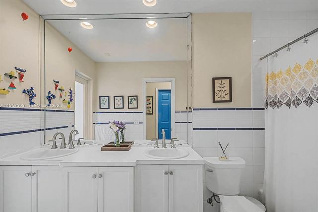 7950 SW 161st St, Palmetto Bay, FL 33157