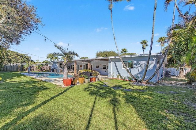 7950 SW 161st St, Palmetto Bay, FL 33157