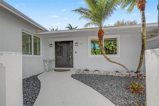 7950 SW 161st St, Palmetto Bay, FL 33157