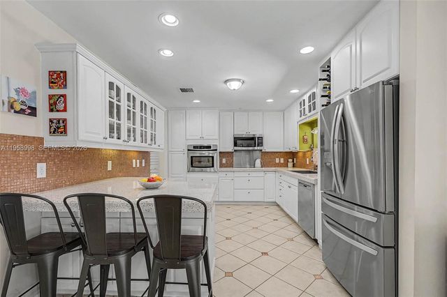 7950 SW 161st St, Palmetto Bay, FL 33157