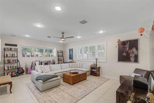 7950 SW 161st St, Palmetto Bay, FL 33157