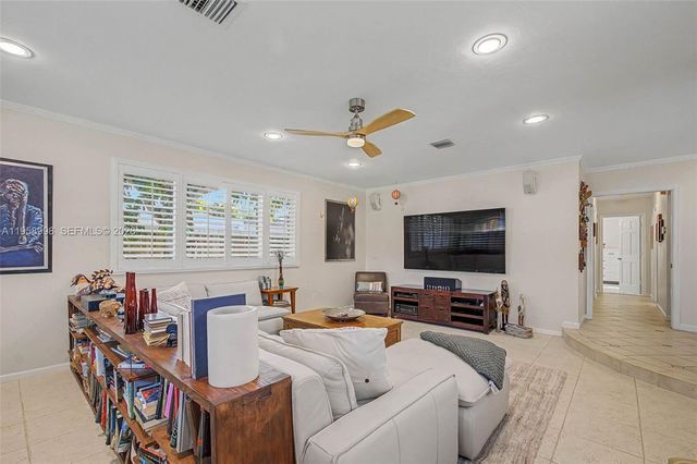 7950 SW 161st St, Palmetto Bay, FL 33157