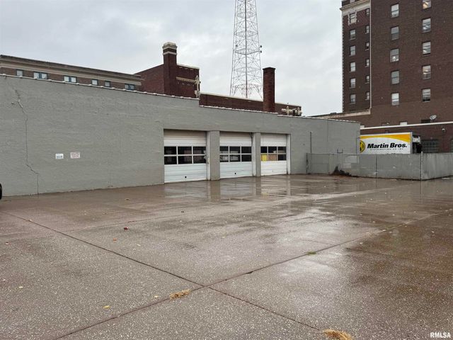 1901 4TH Avenue, Rock Island, IL 61201