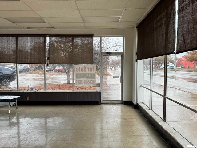 1901 4TH Avenue, Rock Island, IL 61201