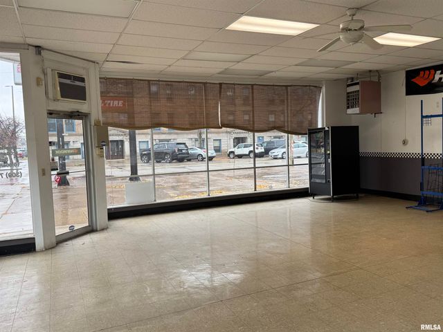 1901 4TH Avenue, Rock Island, IL 61201