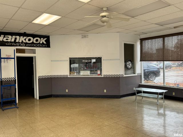 1901 4TH Avenue, Rock Island, IL 61201