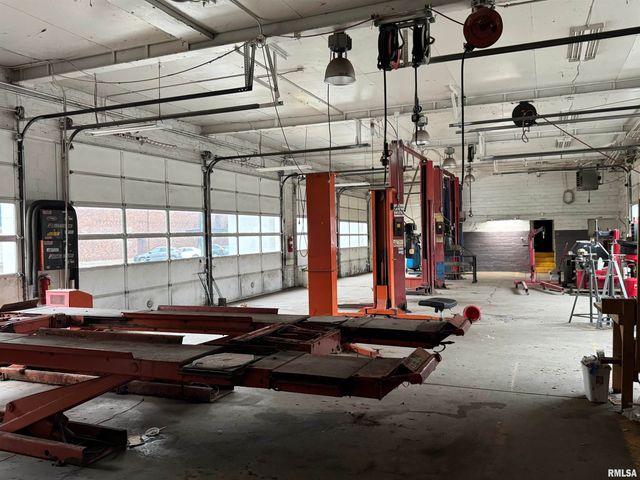 1901 4TH Avenue, Rock Island, IL 61201