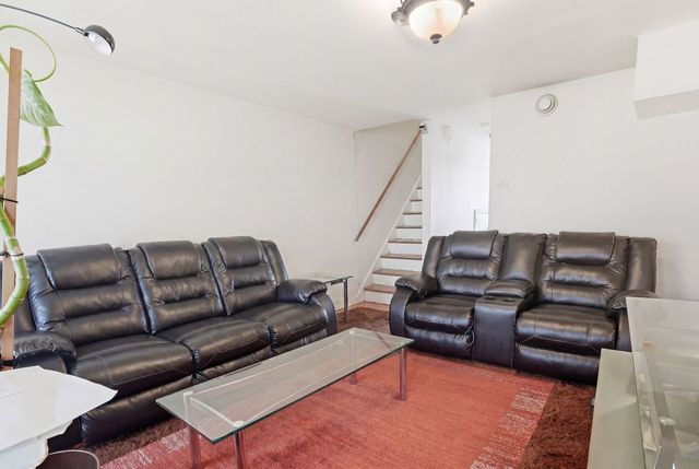 7500 S Kenwood Avenue B, Chicago, IL 60619