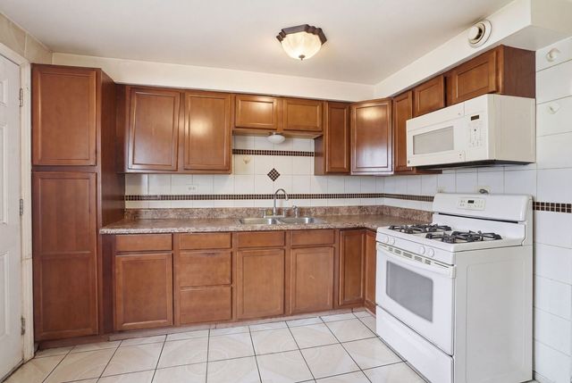 7500 S Kenwood Avenue B, Chicago, IL 60619
