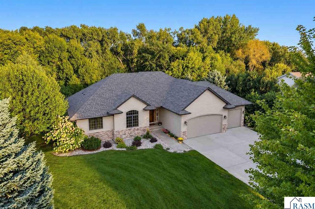 44229 Willow Road, St. Peter, MN 56082