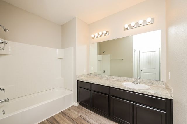 1930 Jasmine Drive, Ennis, TX 75146