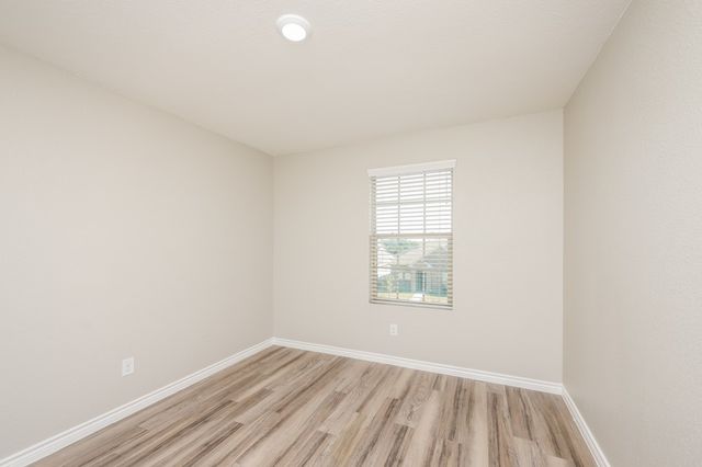 1930 Jasmine Drive, Ennis, TX 75146