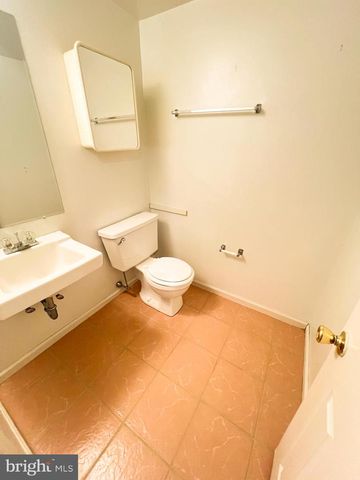 2402 HONEY RUN RD, Ambler, PA 19002