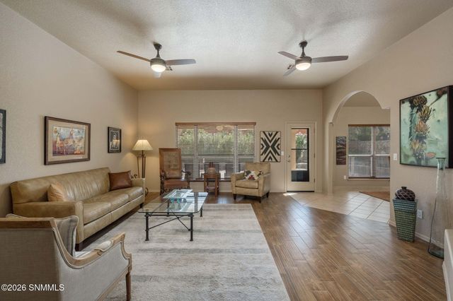4450 Los Arboles Drive, Las Cruces, NM 88011