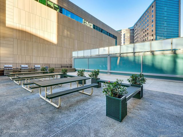 340 W Diversey Parkway 2616, Chicago, IL 60657