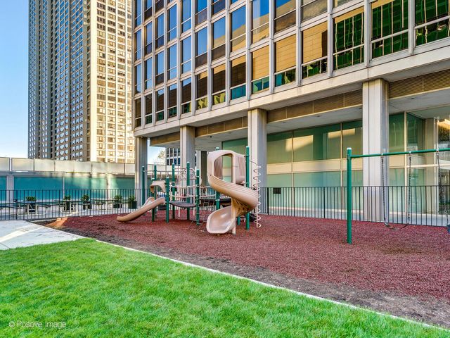 340 W Diversey Parkway 2616, Chicago, IL 60657
