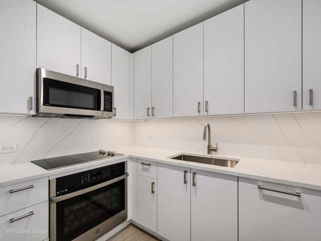 340 W Diversey Parkway 2616, Chicago, IL 60657