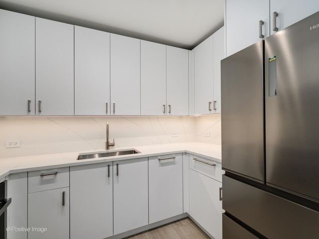 340 W Diversey Parkway 2616, Chicago, IL 60657