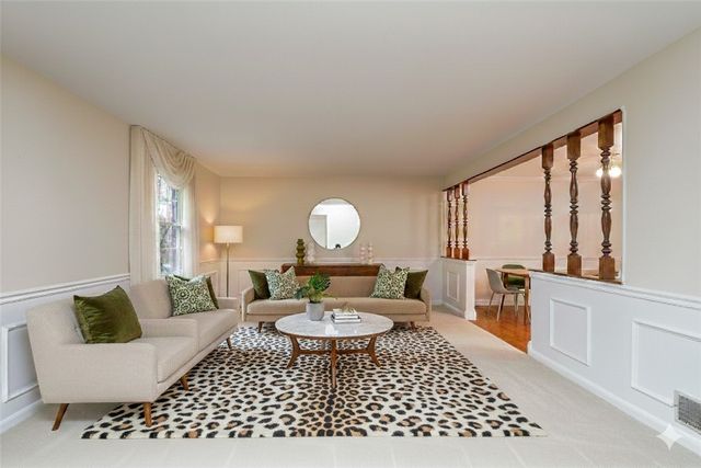 52 Greenview Dr, Hempfield Twp, PA 15644