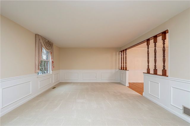 52 Greenview Dr, Hempfield Twp, PA 15644