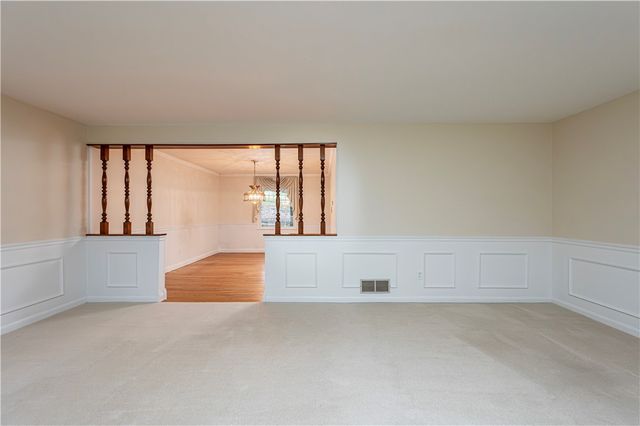 52 Greenview Dr, Hempfield Twp, PA 15644