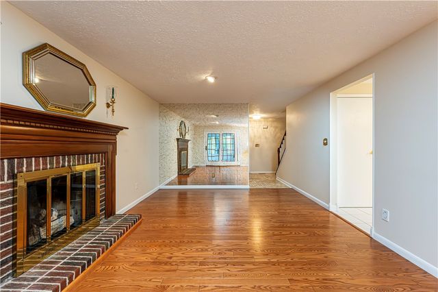 52 Greenview Dr, Hempfield Twp, PA 15644