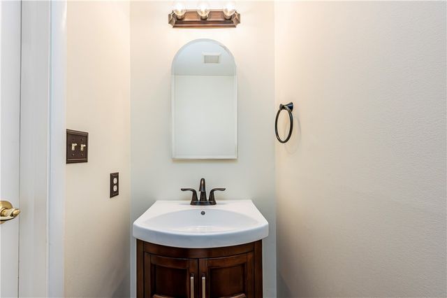 52 Greenview Dr, Hempfield Twp, PA 15644