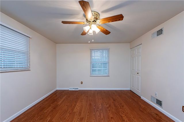 52 Greenview Dr, Hempfield Twp, PA 15644