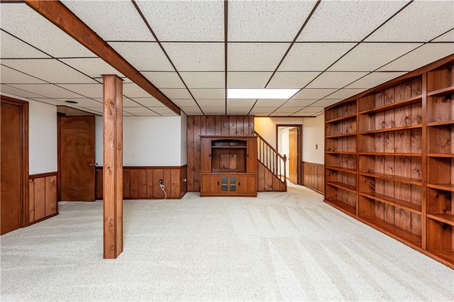 52 Greenview Dr, Hempfield Twp, PA 15644