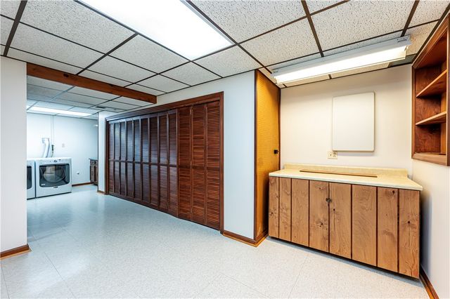 52 Greenview Dr, Hempfield Twp, PA 15644