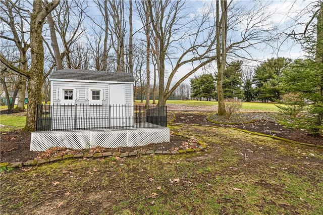 52 Greenview Dr, Hempfield Twp, PA 15644