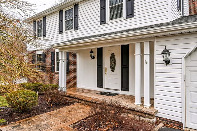 52 Greenview Dr, Hempfield Twp, PA 15644