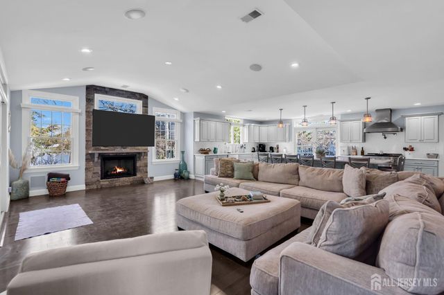 375 Kildare Drive, Toms River, NJ 08753