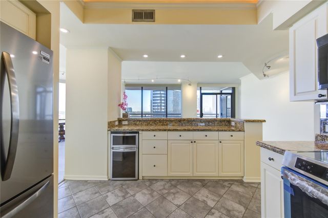 14 Greenway Plaza 12R, Houston, TX 77046