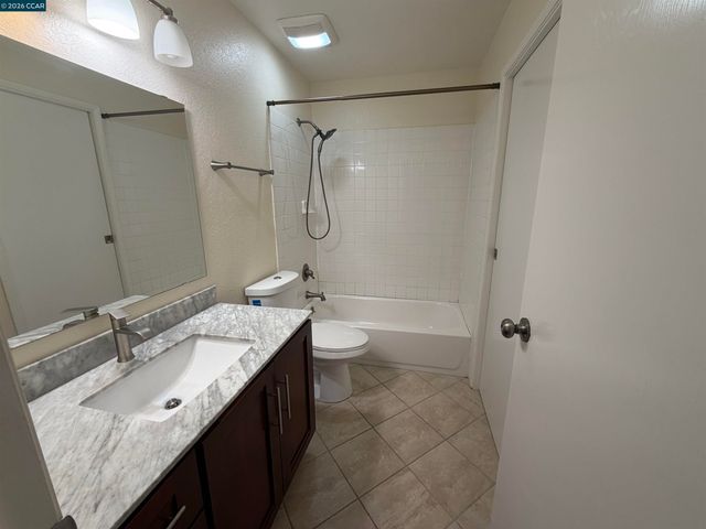 405 Del Valle Cir, El Sobrante, CA 94803